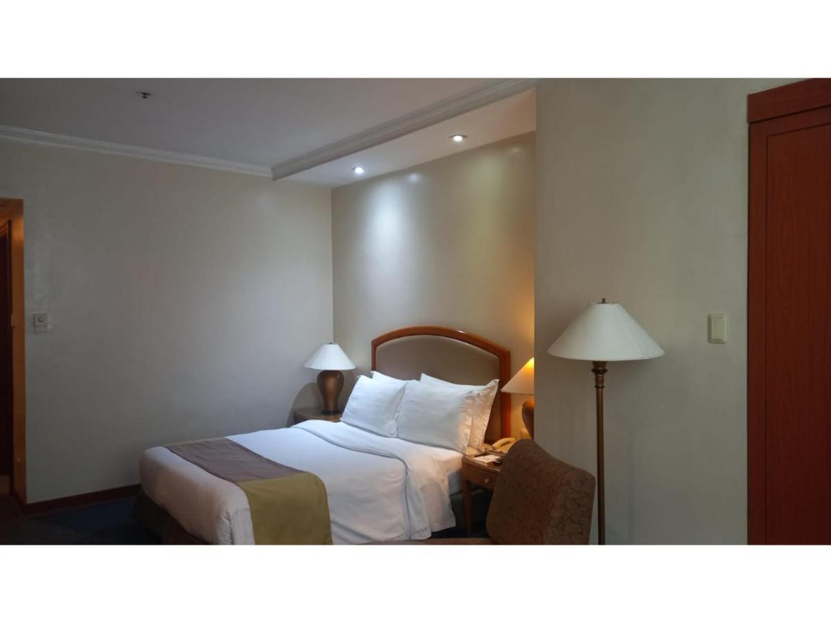 Capital O 914 Makati Palace Hotel Makati City Exterior photo