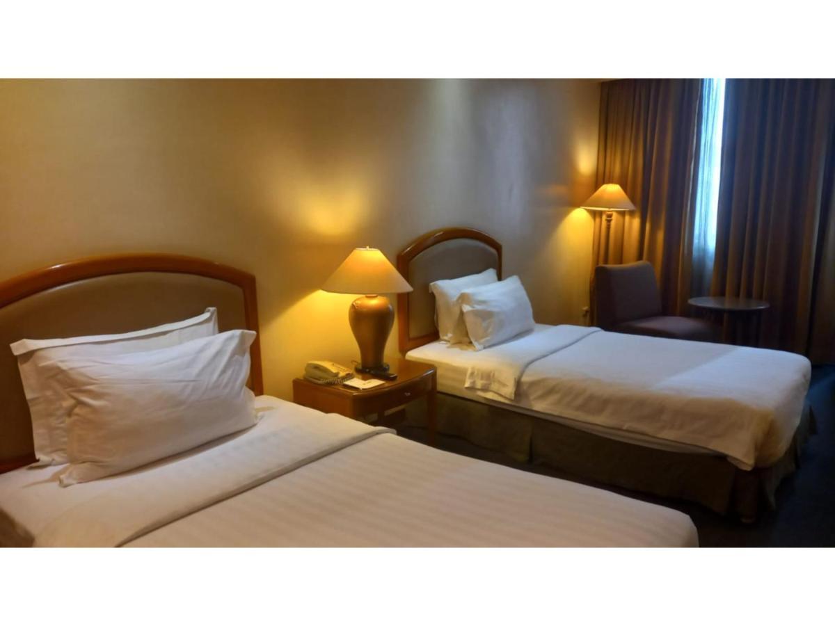 Capital O 914 Makati Palace Hotel Makati City Exterior photo